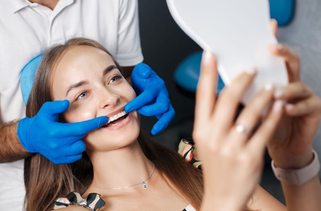 cosmetic-dentistry-mirror-reveal
